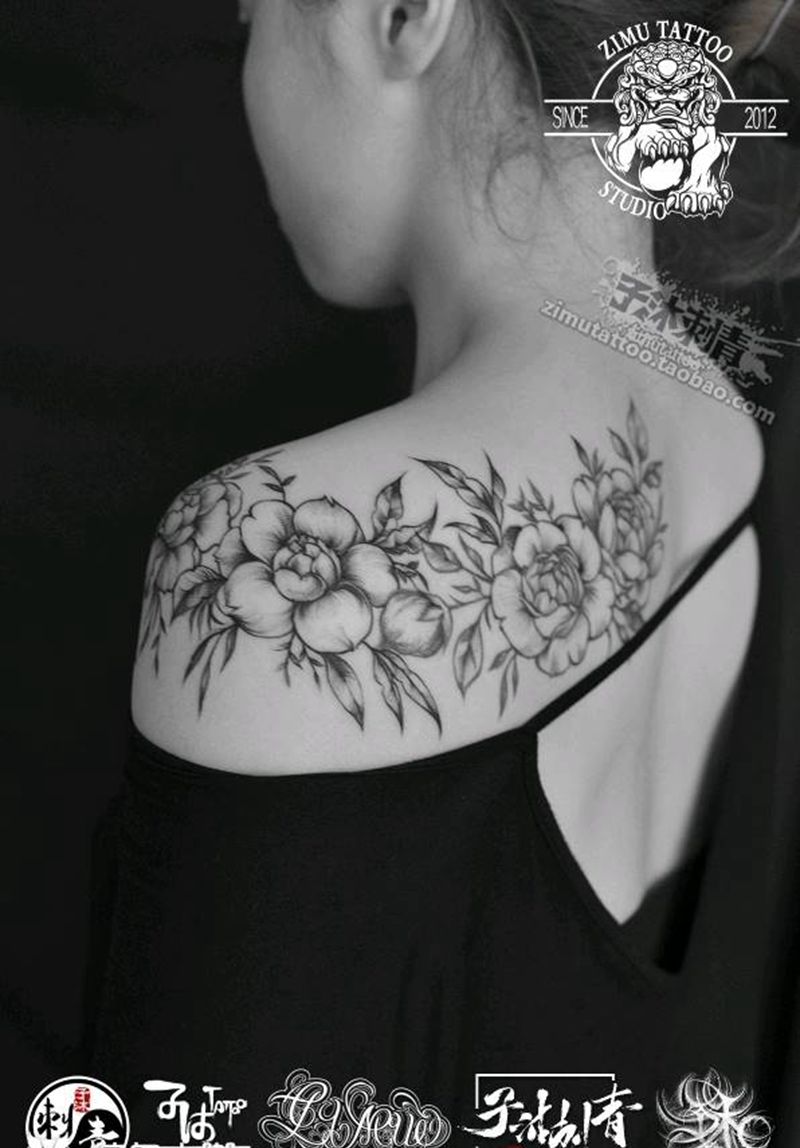 素花肩膀前后纹身图片_肩部几何纹身图案