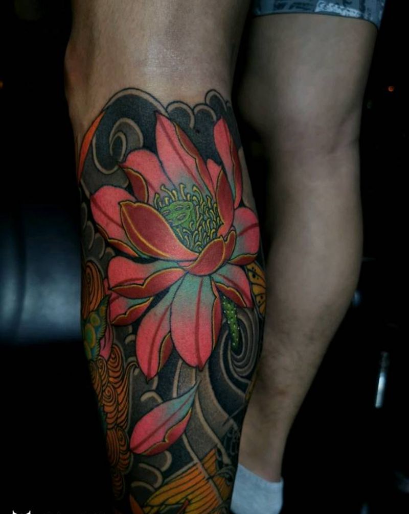 唐狮锦鲤纹身图片_腿部老传统新传统唐狮鲤鱼荷花纹身图案