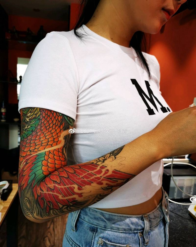 凤凰花臂纹身图片_手臂新传统凤凰纹身图案