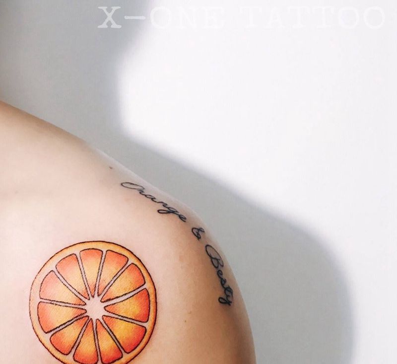 同為「愛橙者 /作品纹身图片_手稿肩部清新字符纹身图案