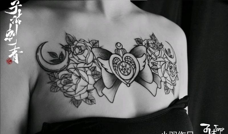 花胸的花纹身图片_New School纹身图案