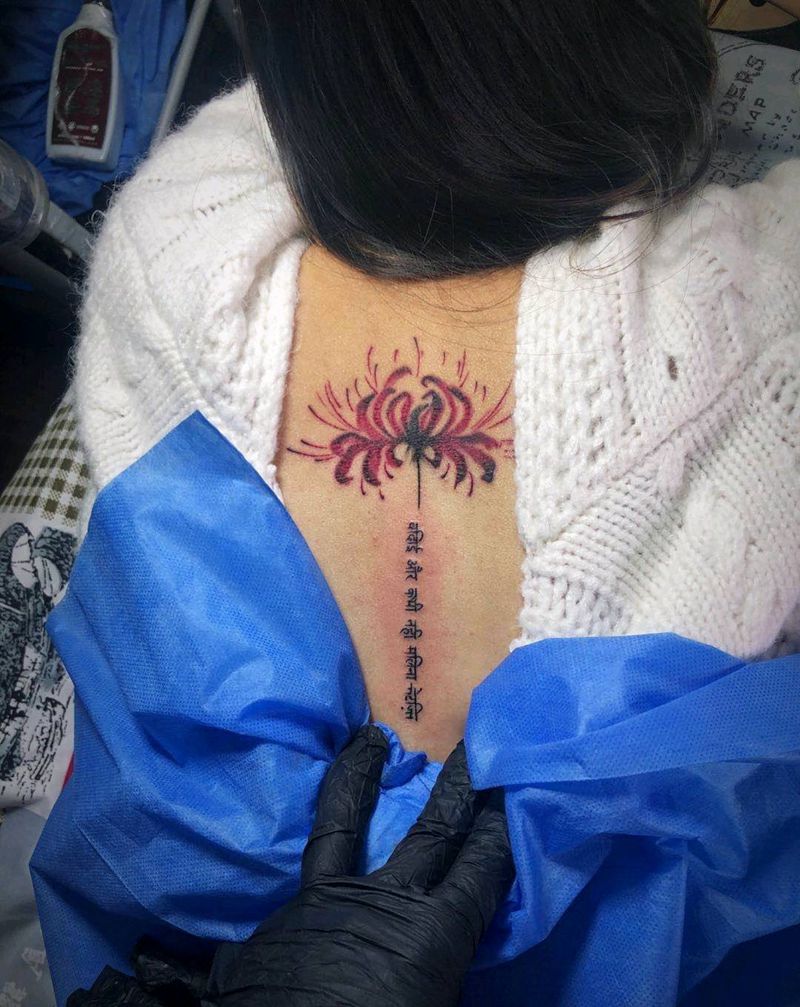彼岸花曼陀罗花小羽师傅纹身图片_背部水彩纹身图案