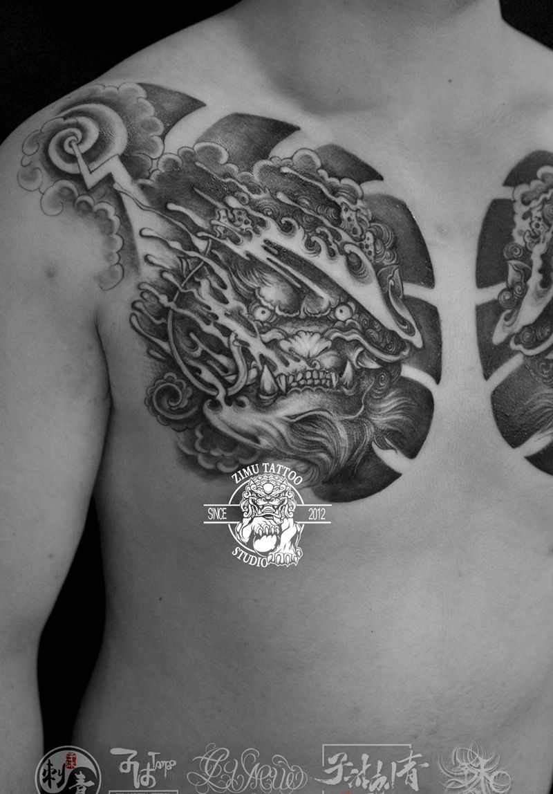 水'火 麒麟 胸前纹身图片_胸部Old School水墨纹身图案
