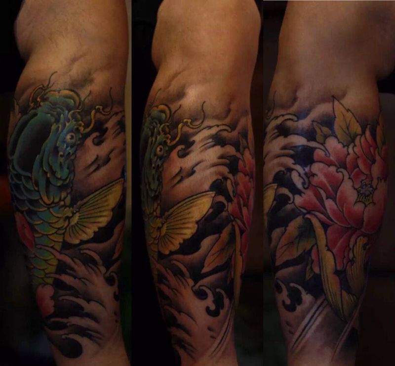 锦鲤牡丹包小腿纹身图片_腿部脚部传统写实动物纹身图案