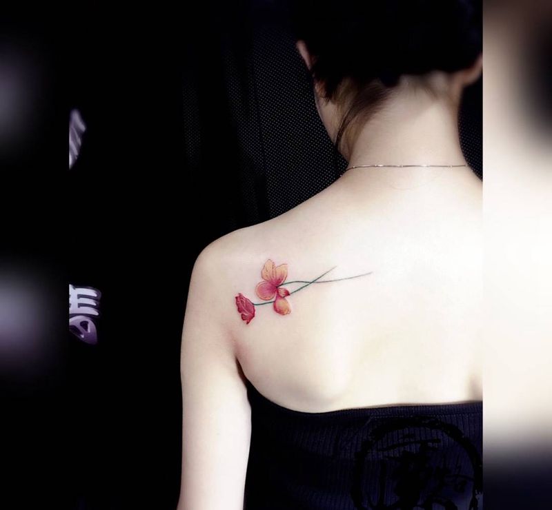 簡單 | 彩纹身图片_手稿背部清新植物静物纹身图案