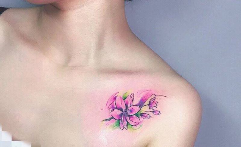 花纹身图片_成品荆州唯刺青植物清新胸部纹身图案