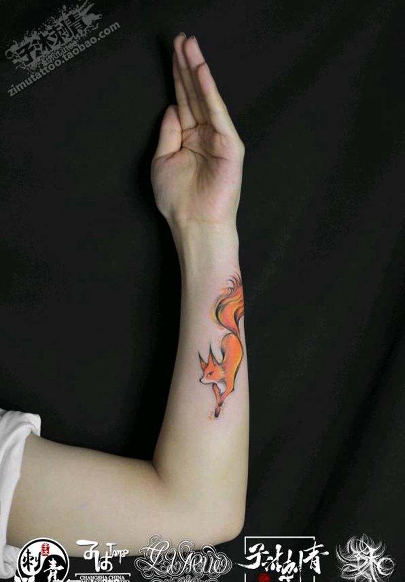 九尾狐水彩纹身图片_水彩纹身图案