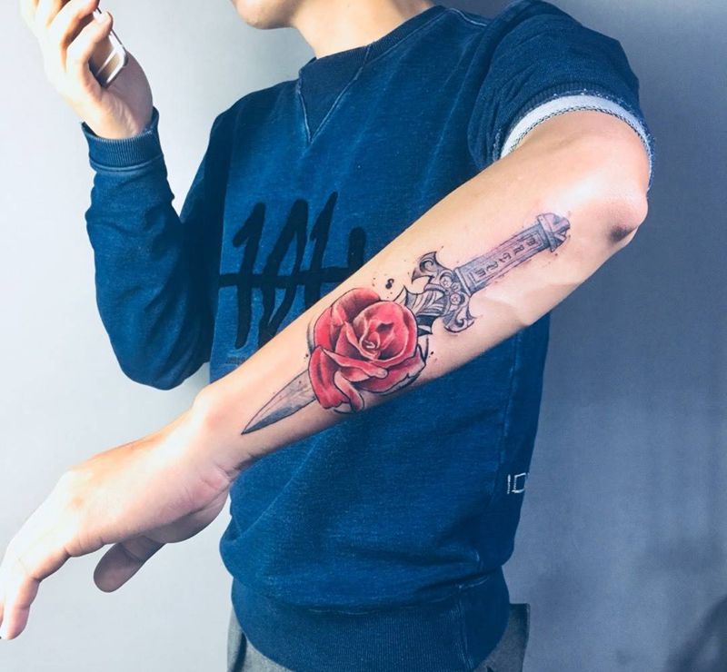 玫瑰与剑纹身图片_手稿成品手部欧美植物原创荆州唯刺青纹身图案