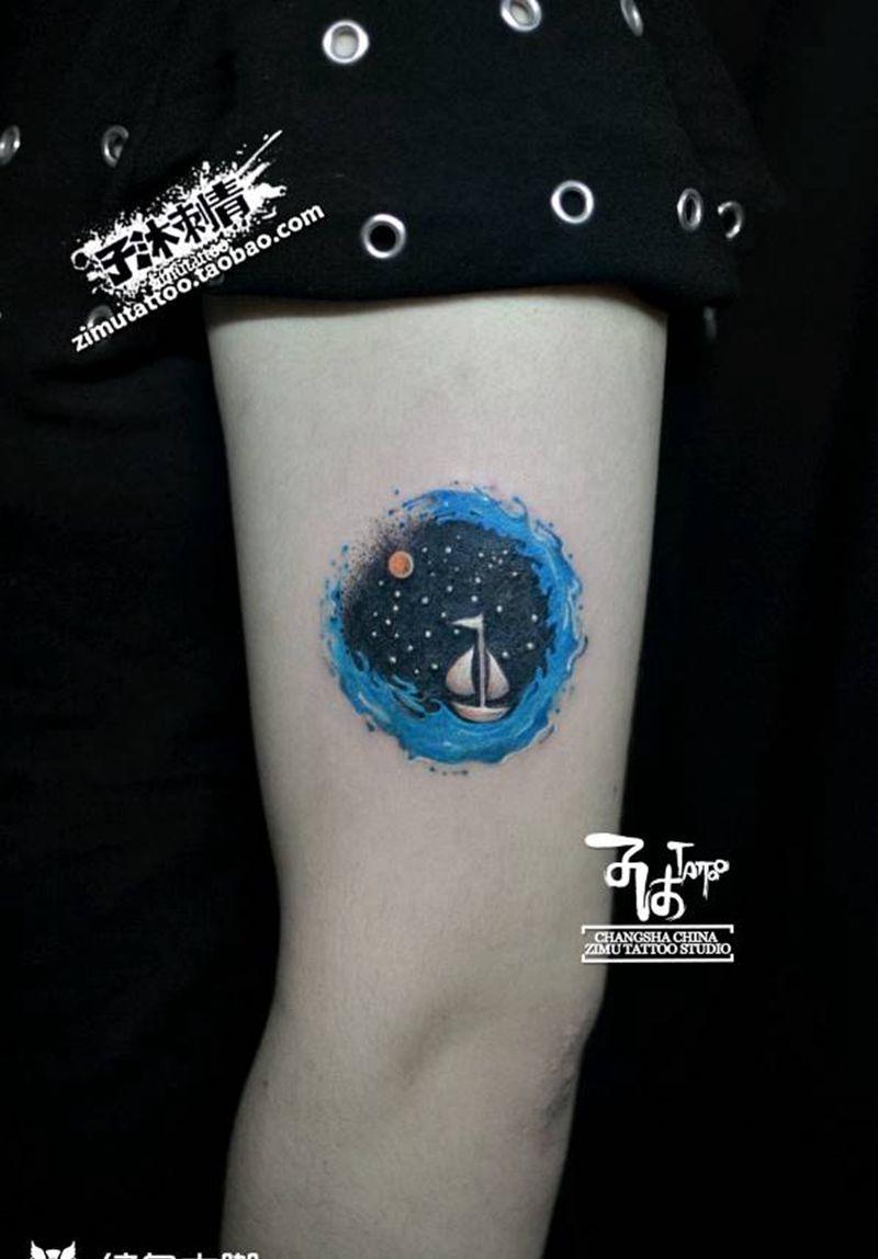 大臂星空月夜海浪帆船一圆………纹身图片