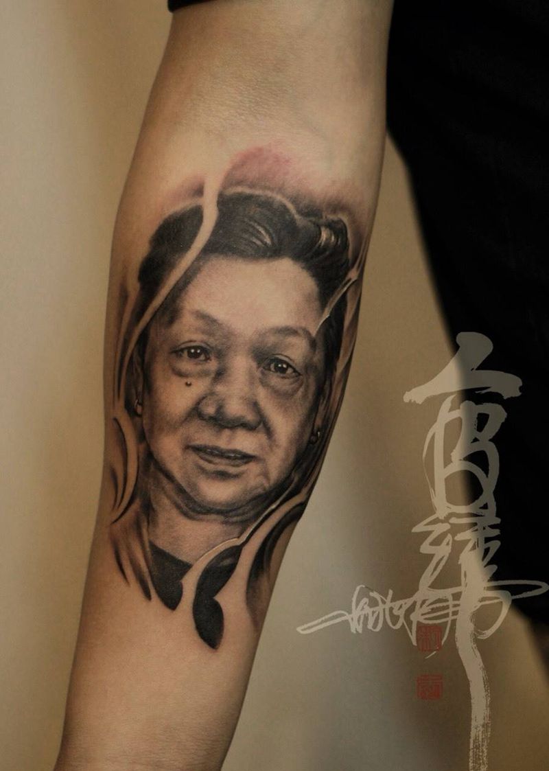 照相，纹身图片_手臂手部肖像写实人物纹身图案