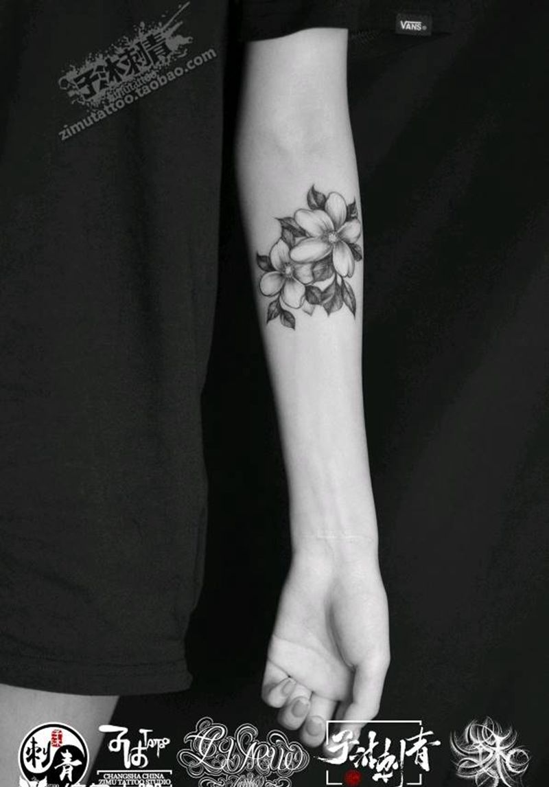 小清新素花黑白小臂花朵纹身图片_手臂几何纹身图案