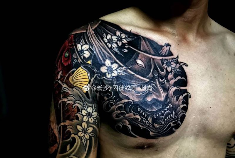 半胛纹身图片_胸部手臂新传统般若锦鲤纹身图案