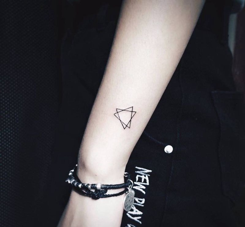 幾何纹身图片_成品手部清新几何纹身图案