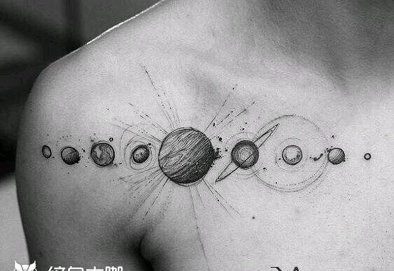 星球杯纹身图片_成品胸部清新几何荆州唯刺青纹身图案