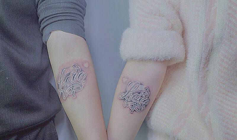 情侣纹身图片_成品手臂欧美字符荆州唯刺青原创纹身图案