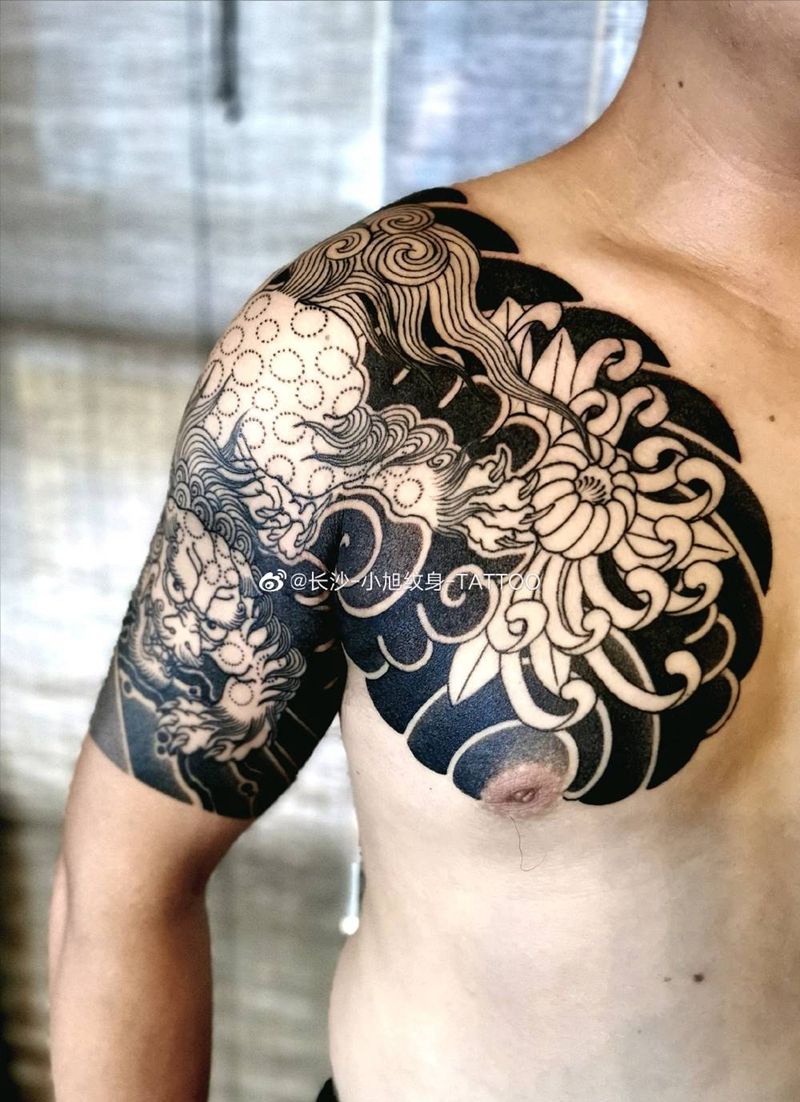 唐狮半胛纹身图片_肩部手臂老传统唐狮纹身图案