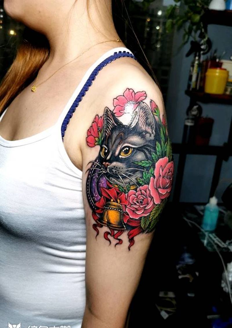 猫咪纹身图片_手臂新传统Old School猫咪玫瑰纹身图案