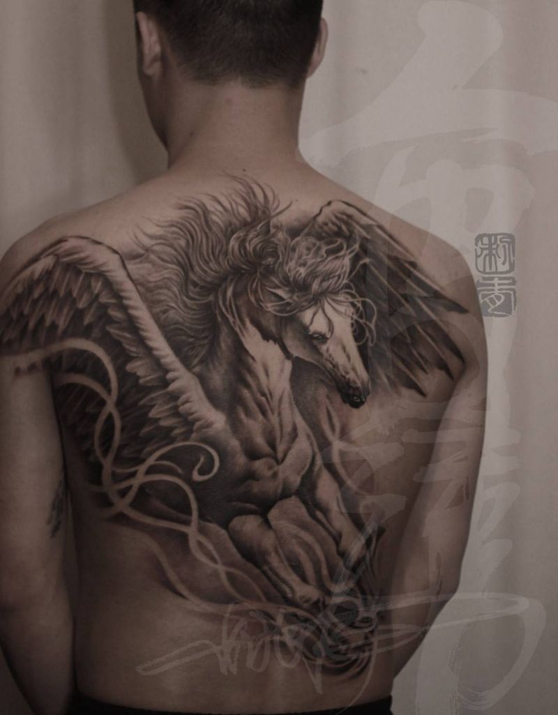 天马流星拳纹身图片_成品背部欧美写实动物纹身图案