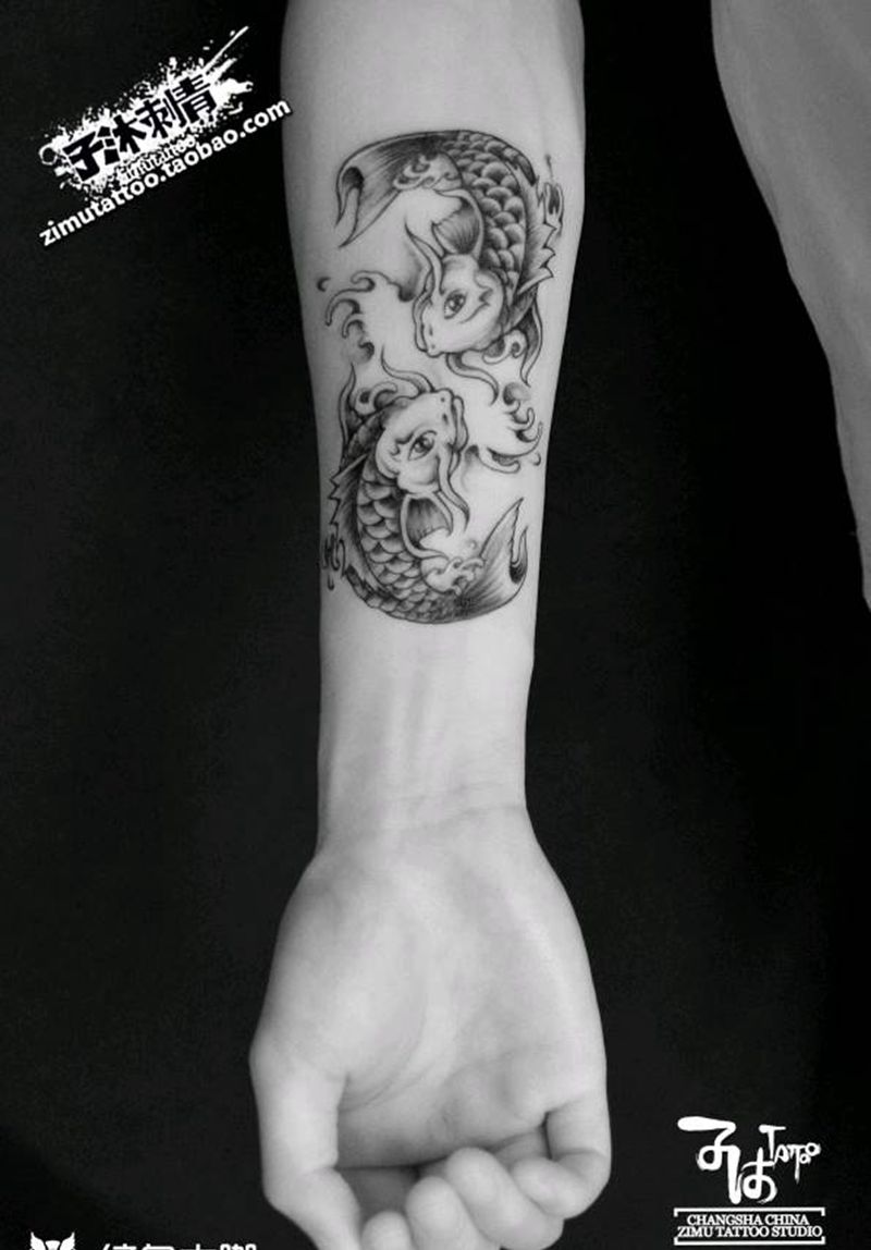 双鱼戏水 对称轴纹身图片_成品纹身图案