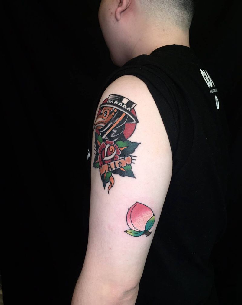 桃子纹身图片_手臂老传统纹身图案