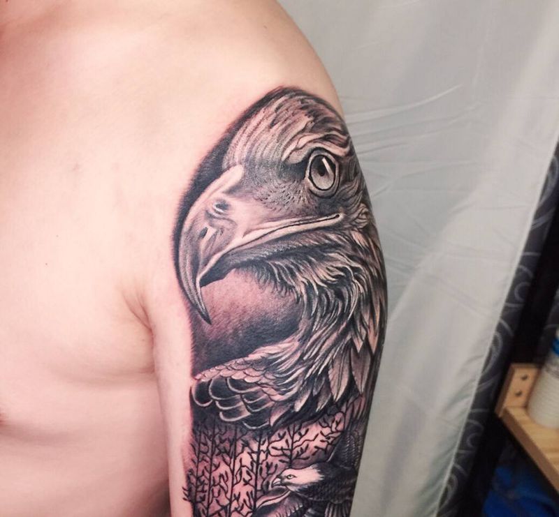 雄鹰纹身图片_手臂欧美写实纹身图案