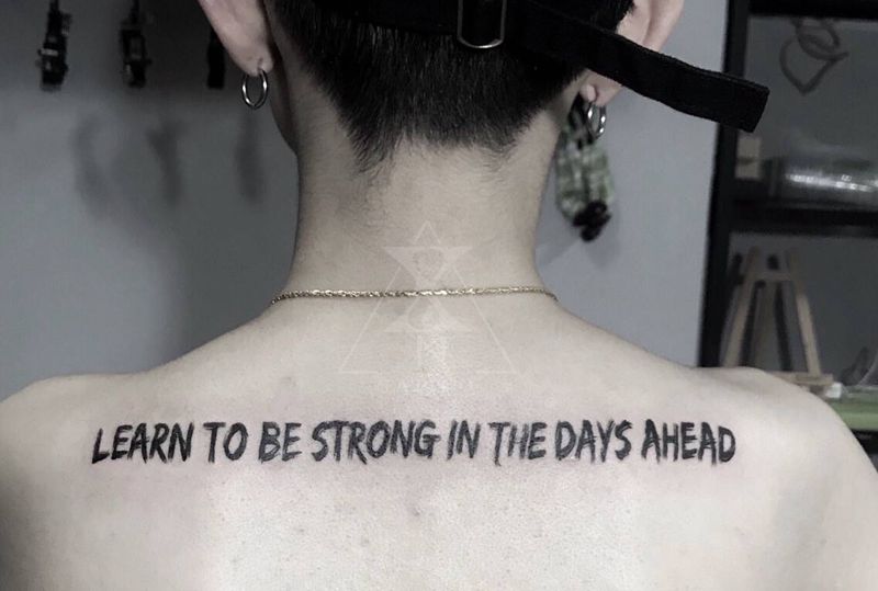 立下個flag纹身图片_背部纹身图案