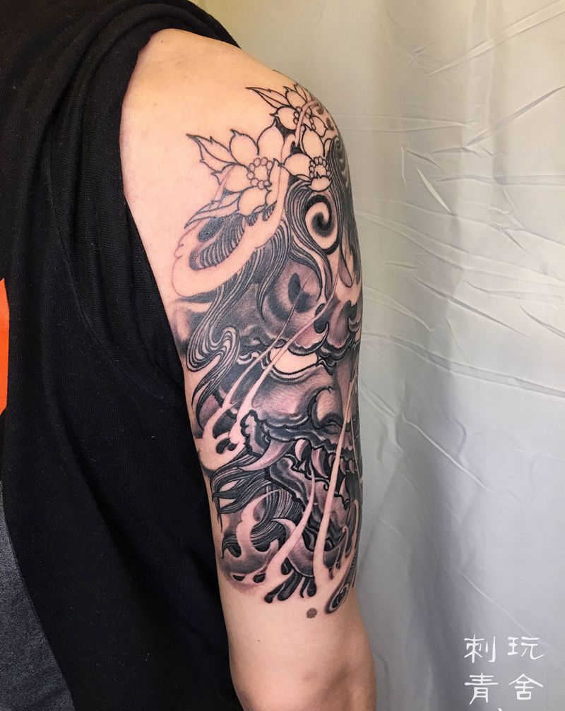 般若唐狮纹身图片_手部新传统纹身图案