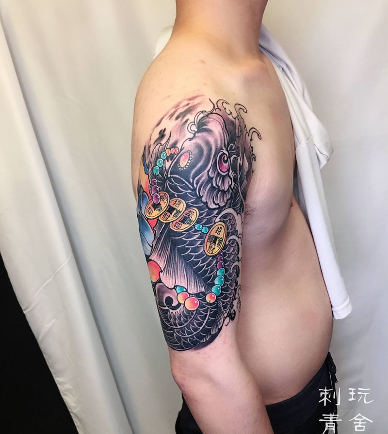 鲤鱼纹身纹身图片_手部老传统纹身图案