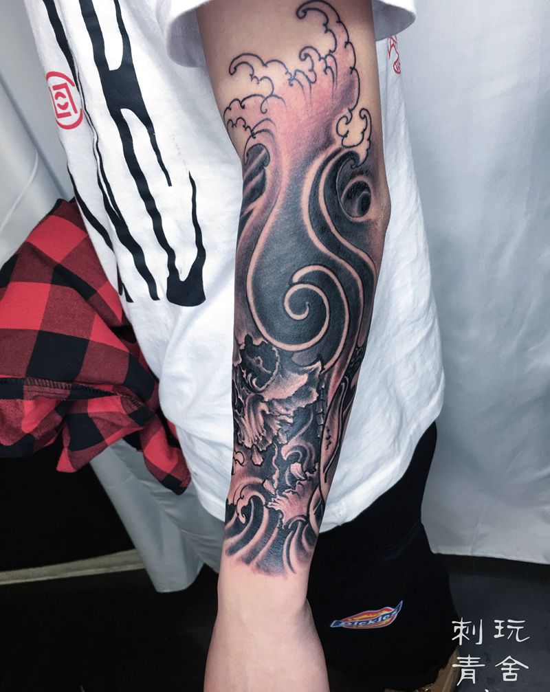 牙齿都掉光了纹身图片_手部老传统纹身图案