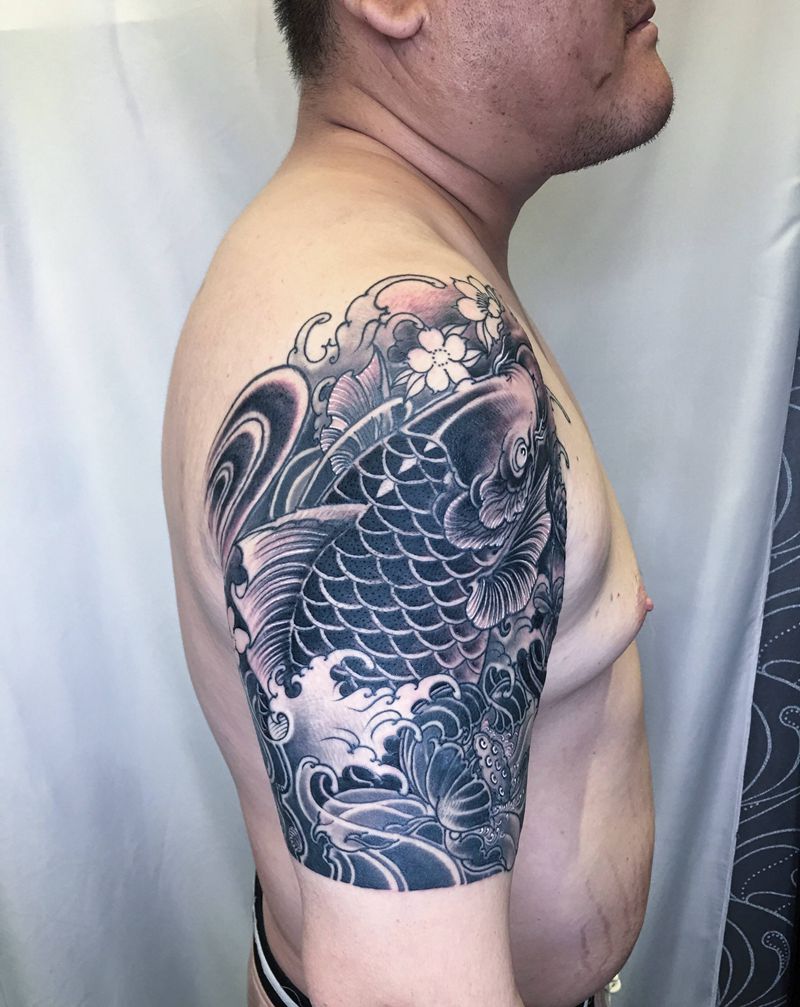 鲤鱼纹身图片_手部纹身图案