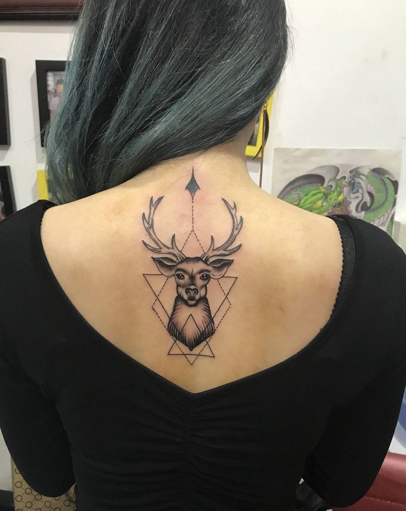 鹿纹身图片_颈部鹿纹身图案