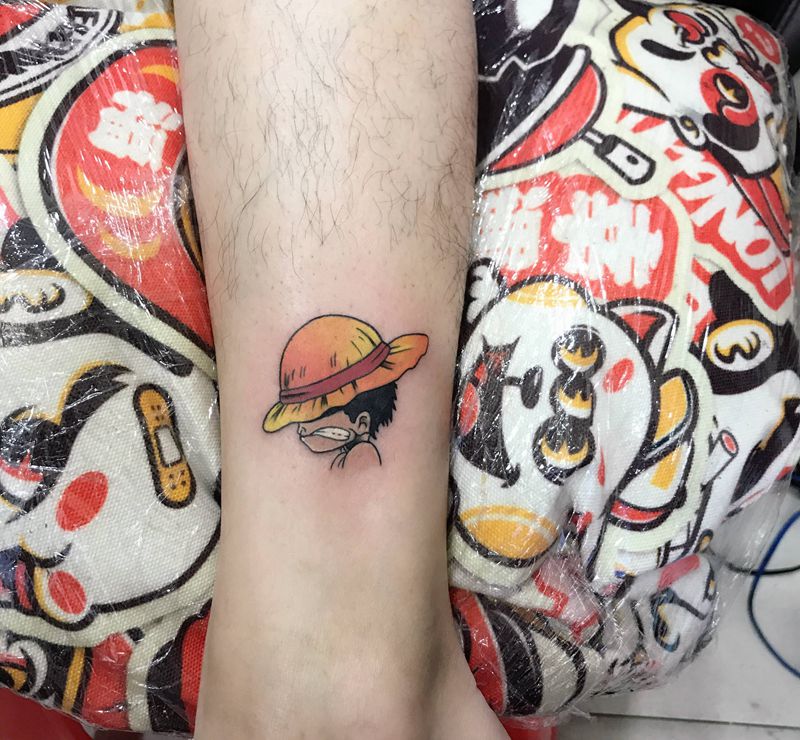 路飞纹身图片_腿部New School路飞纹身图案