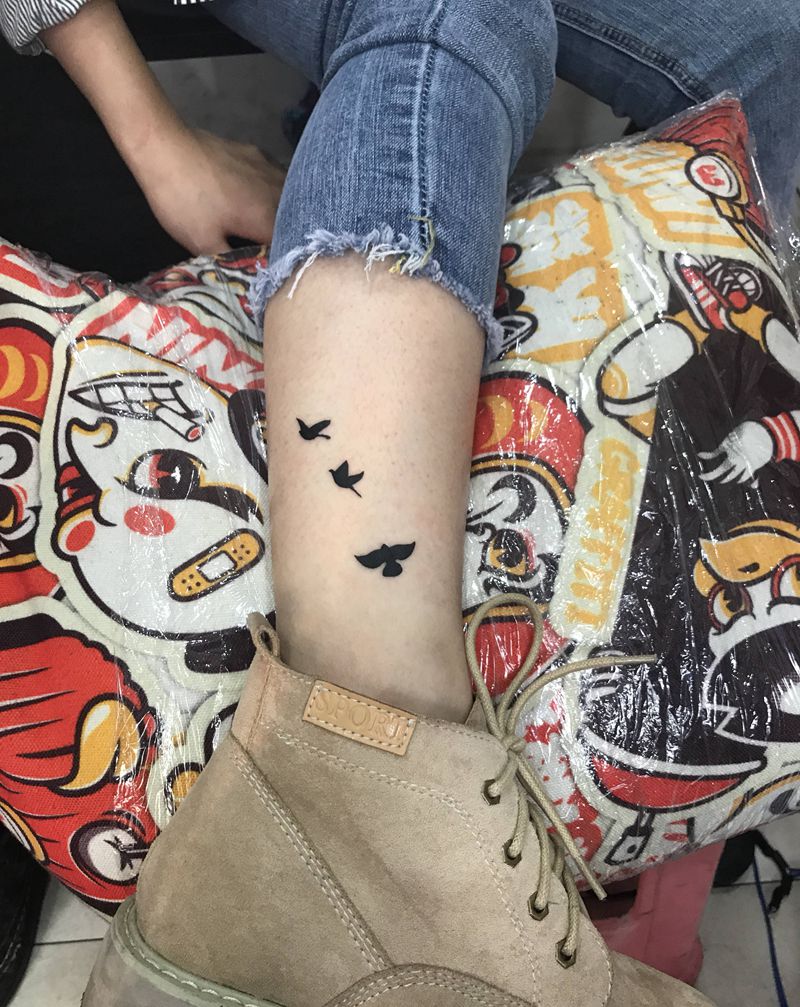 海鸥纹身图片_腿部图腾海鸥纹身图案