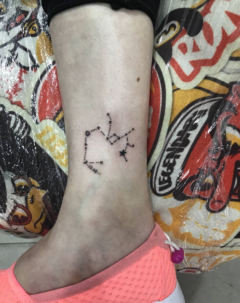 星座纹身图片_脚部几何星座纹身图案