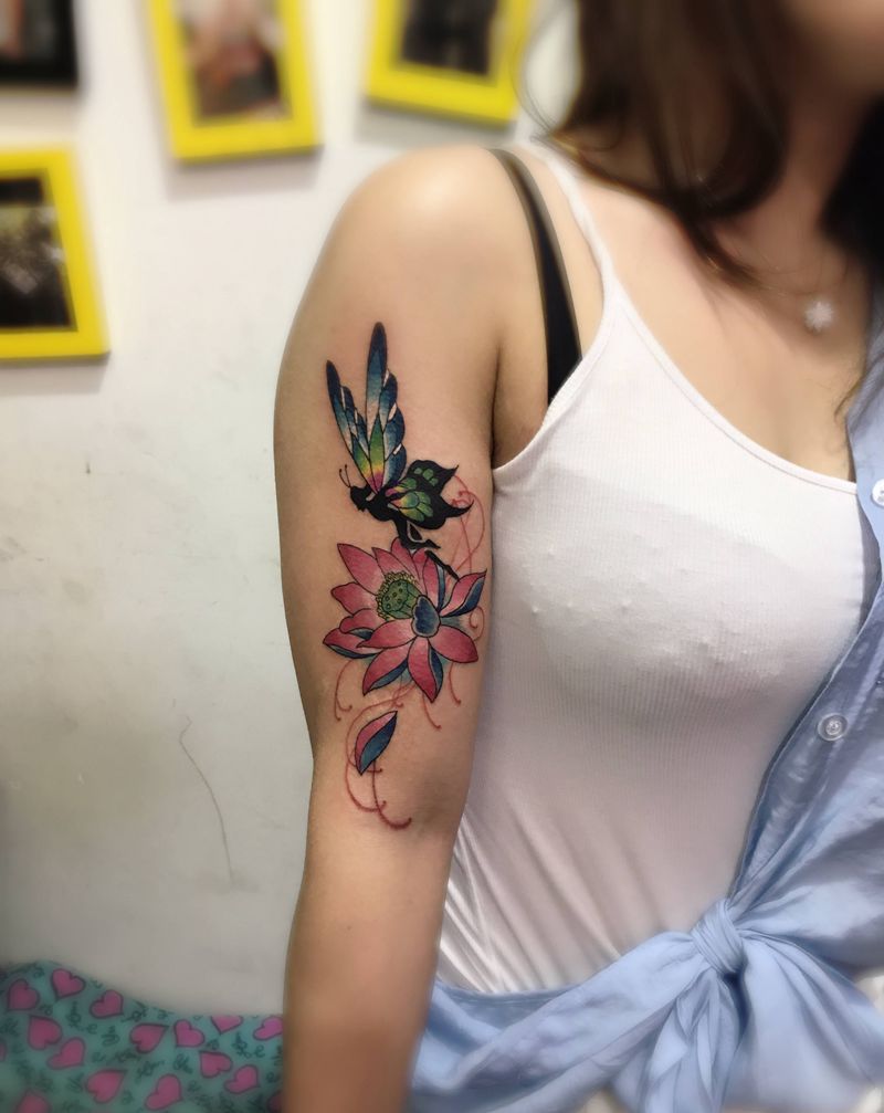蝴蝶纹身图片_手臂新传统水彩蝴蝶纹身图案