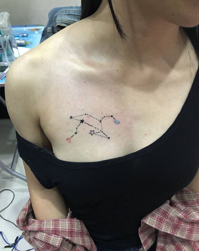 星座纹身图片_胸部几何星座纹身图案