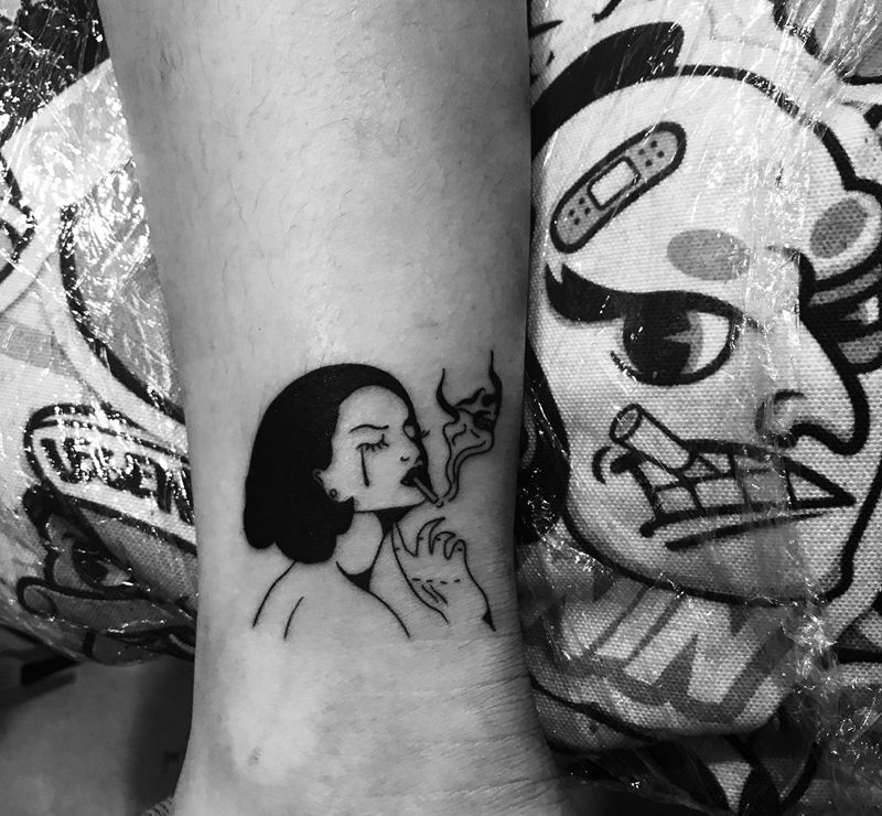 女郎纹身图片_脚部Old School老传统女郎纹身图案