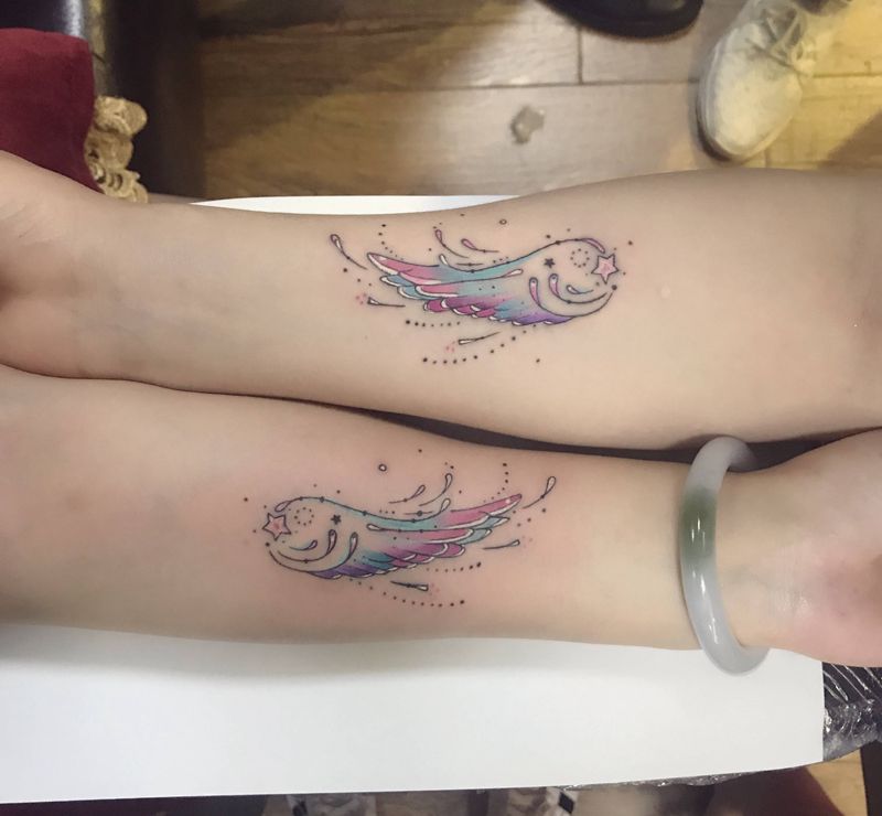 翅膀纹身图片_手部水彩几何翅膀纹身图案