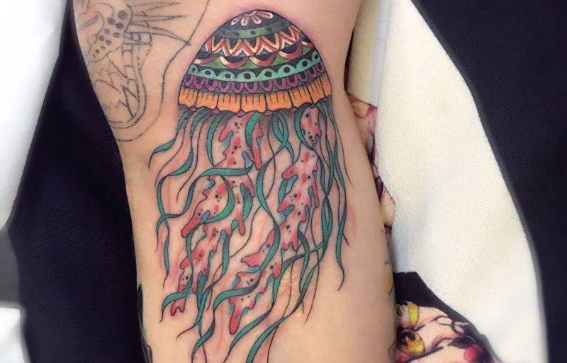 水母纹身图片_腿部Old School水母纹身图案