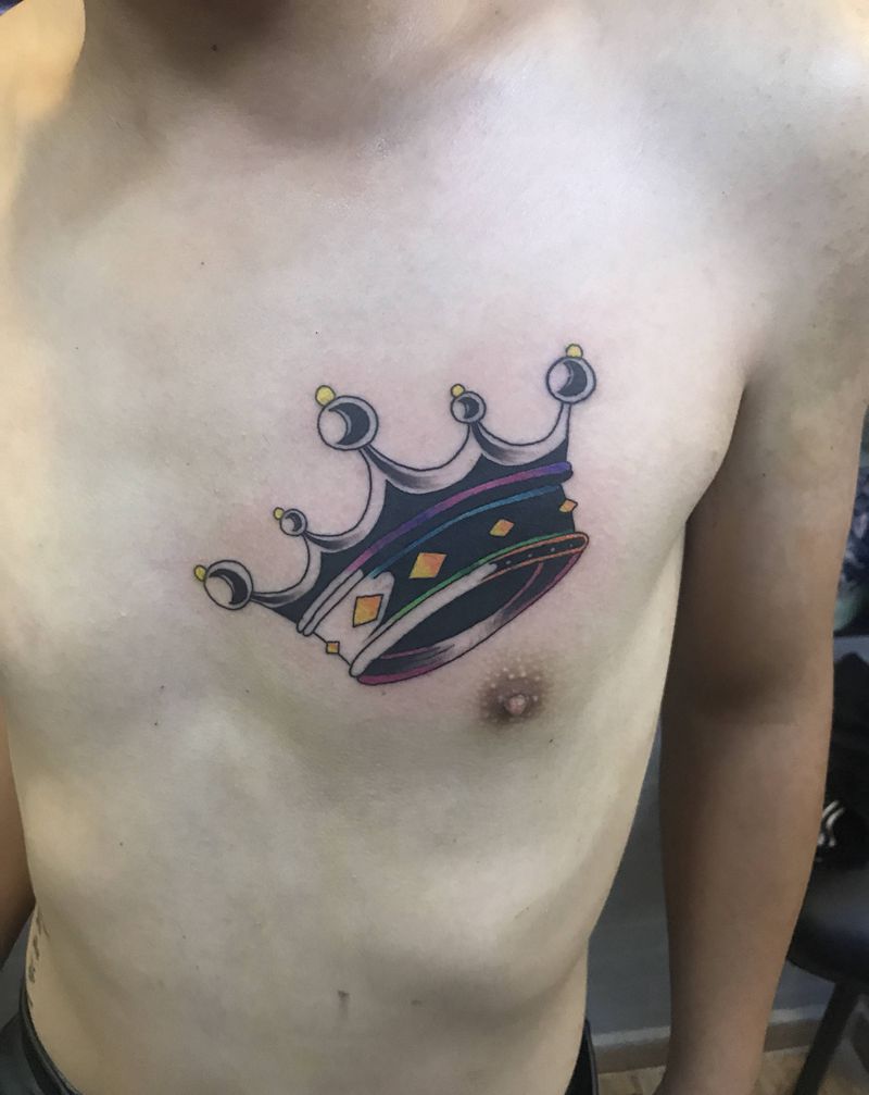 皇冠纹身图片_胸部New School新传统皇冠纹身图案