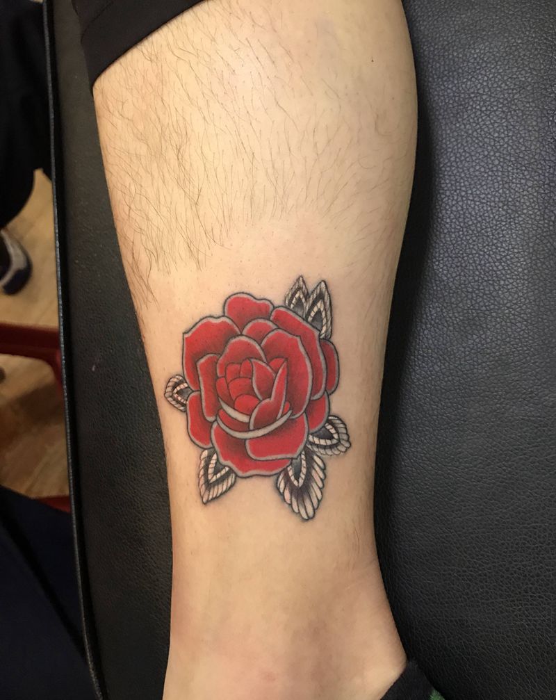 玫瑰花纹身图片_脚部腿部Old School玫瑰花纹身图案