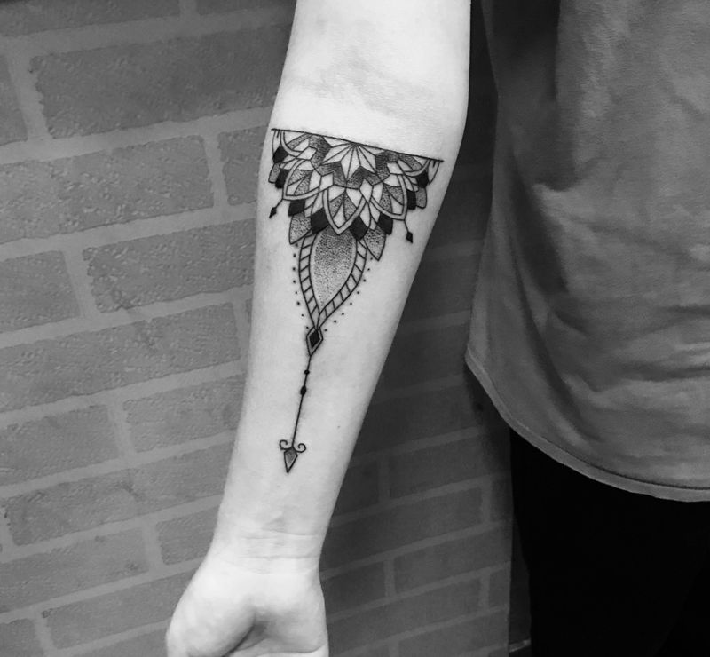 几何纹身图片_手部几何点刺几何纹身图案