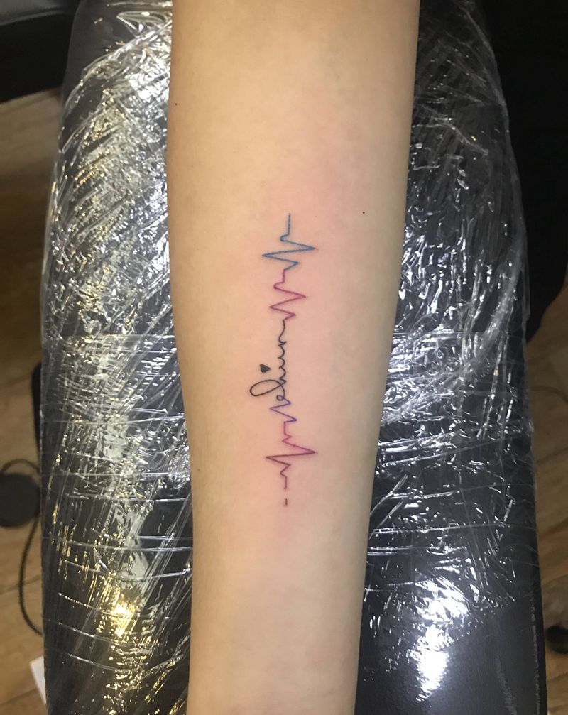 心电图纹身图片_手部几何心电图纹身图案