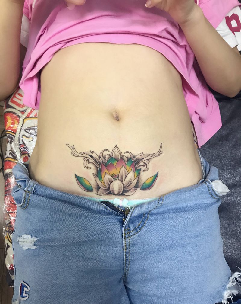 莲花纹身图片_腹部老传统莲花纹身图案