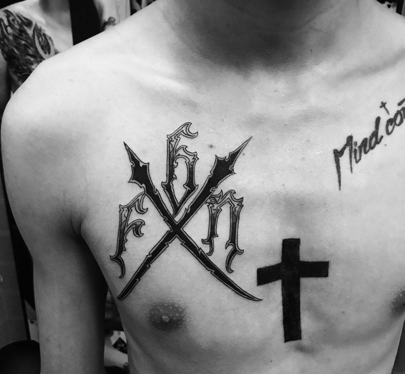 花体字纹身图片_胸部花体字花体字纹身图案