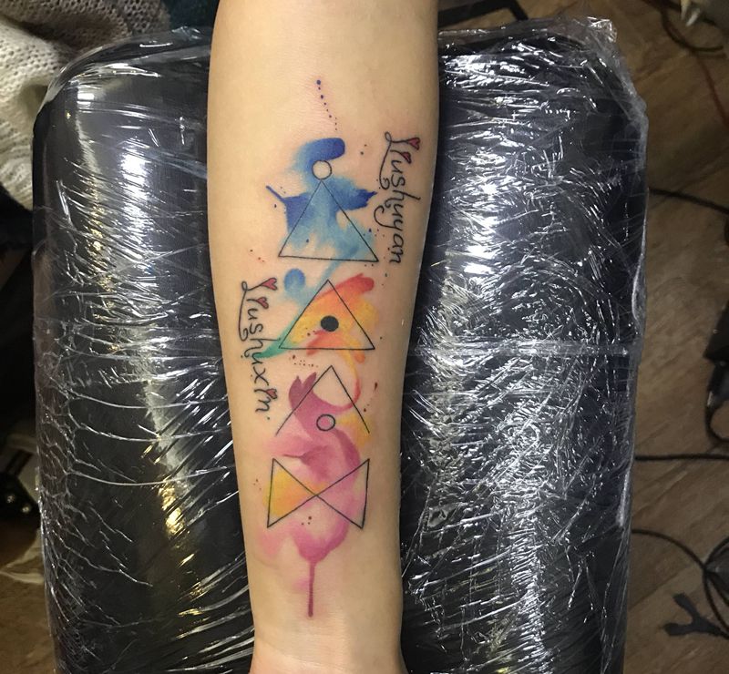 几何水彩纹身图片_手部水彩几何几何水彩纹身图案