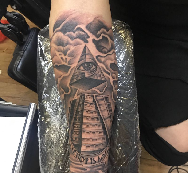 上帝之眼纹身图片_手部欧美写实上帝之眼纹身图案