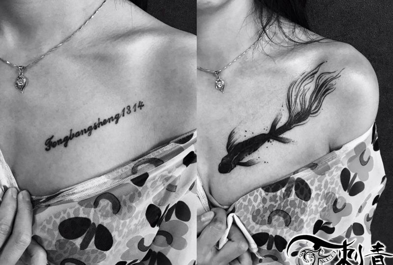 遮盖纹身图片_胸部水墨金鱼纹身图案