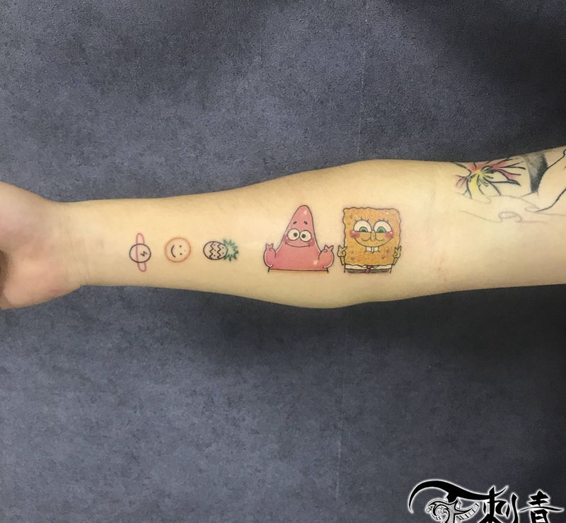 海绵宝宝纹身图片_手部New School海绵宝宝纹身图案