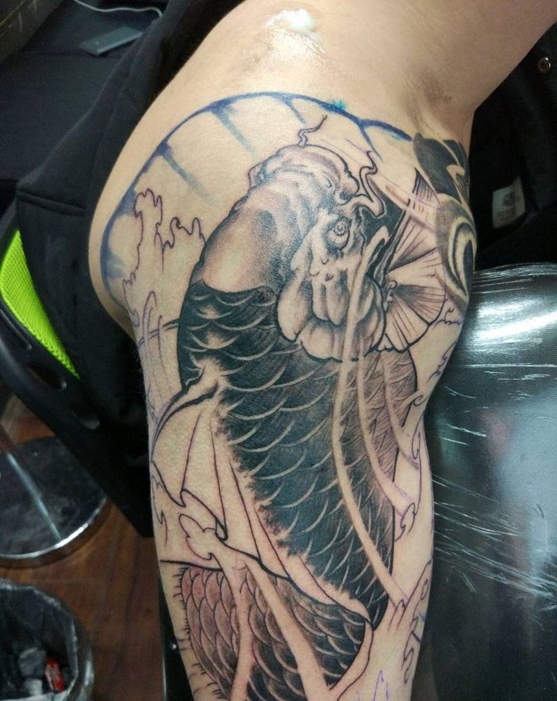 新传统鱼纹身图片_肩部手臂新传统纹身图案